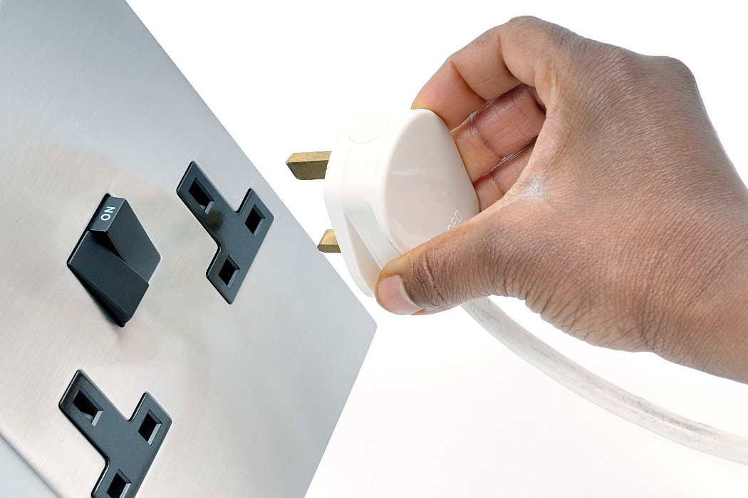 ¿Cómo evitar accidentes eléctricos en el hogar?