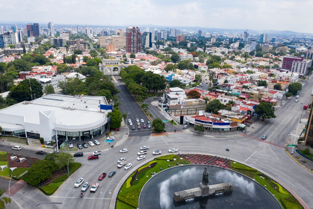 ¿Es mejor vivir en zonas céntricas o zonas aledañas en Guadalajara?